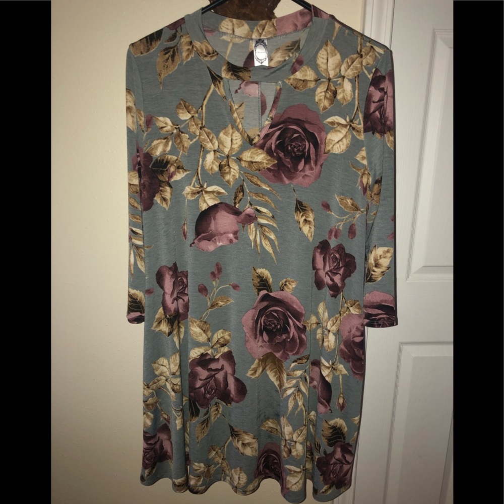 Half sleeve rose dress